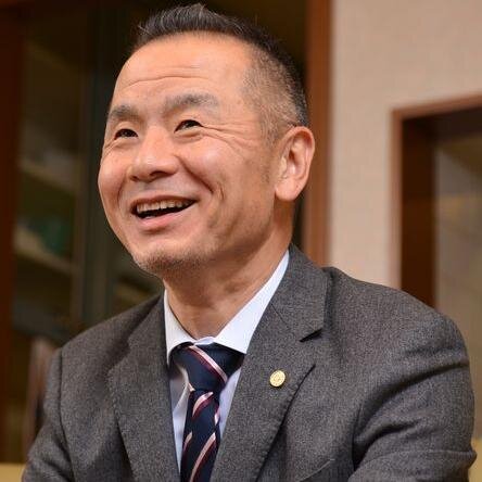 ryu_takamura's profile picture. “事業と暮らしの法務サポーター”高村行政書士事務所（埼玉県桶川市）代表の行政書士高村龍介です。
元アパレル営業マンという異色の行政書士です。
遺言・相続、離婚から許認可、法人設立のご相談まで幅広く対応しています。
趣味は、ソフトボールと各地の温泉めぐりです。どうぞ宜しくお願いします！