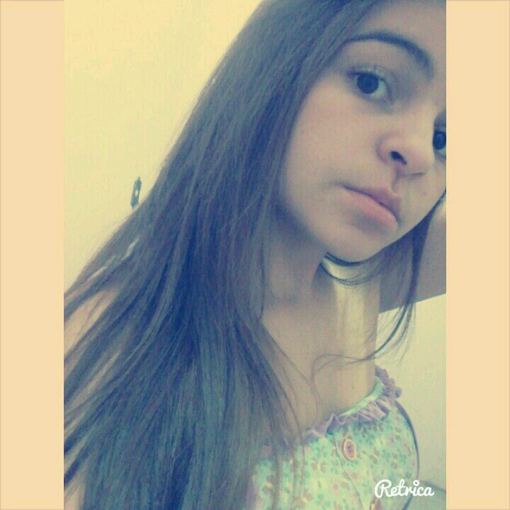 Sim sou Directioner, amo pizza, praia e verão :3 ... sigo todos de volta .