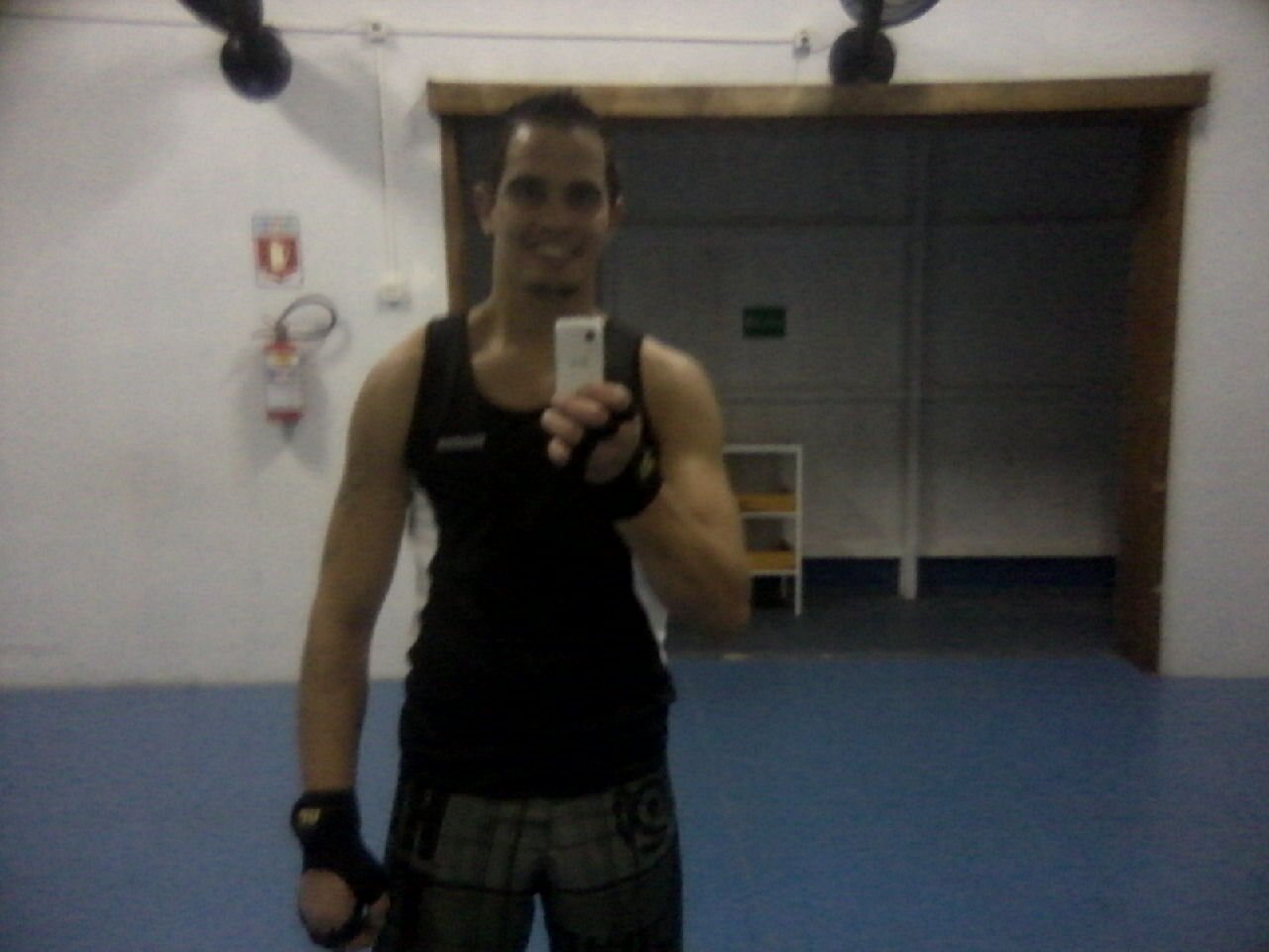 amo futebol ,lutas,