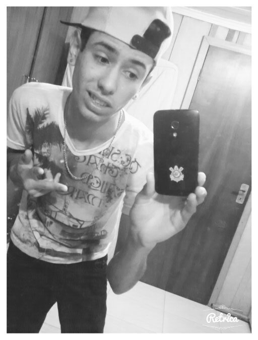 Nuncα deixe que α sαudαde do pαssαdo e o medo do futuro estrαguem α belezα de hojee, poois hα diαs que vαlem um momento, e hα momentos que vαlem por todα α vidα