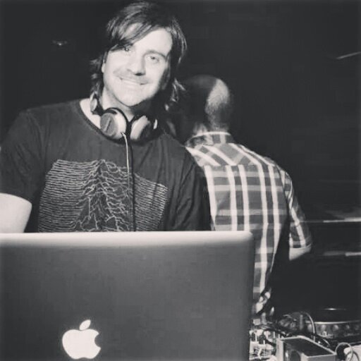 Dj, Gerente de Radio Beat 97.5 // Socio Fundador de @divichateau // Musicalizador de Orfeo FM 98.5