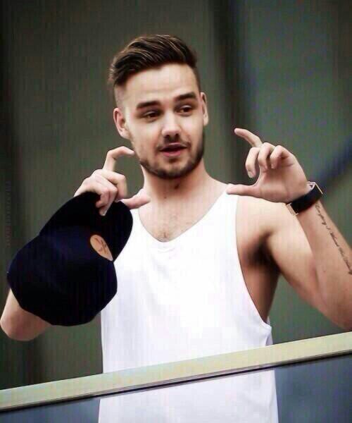 He will follow you! but in the mean time follow @Anna_Luvs_Hazza and get you other spam retweet too :-) Good luck!!!