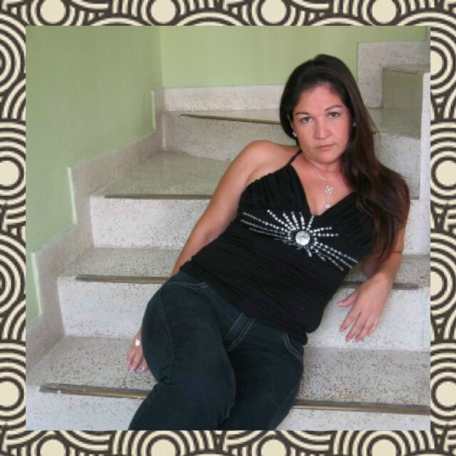 Mujer estrobertida y muy romantica