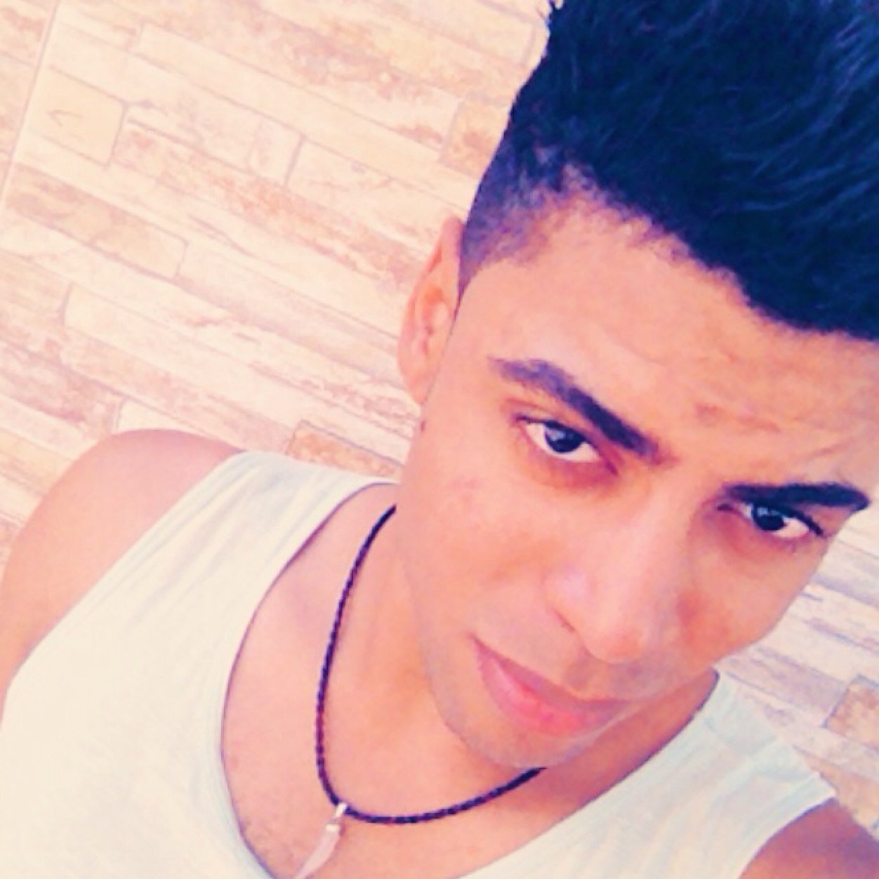 maxwellex's profile picture. Há pessoas que transformam o sol numa simples mancha amarela, mas há também aquelas que fazem de uma simples mancha amarela o próprio sol