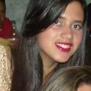 Estudante, secretária no seu trabalho, sua filha se chamará Marliane.