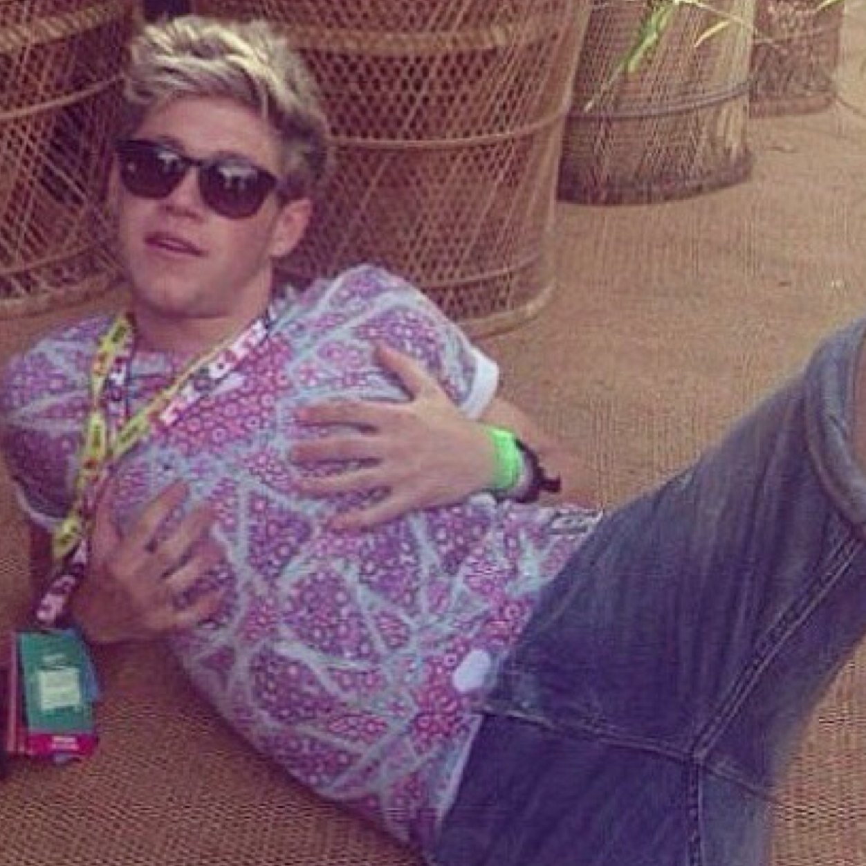 hi please follow @haklounamatata. I hope you get sunshine/5 and/or sunshine/4