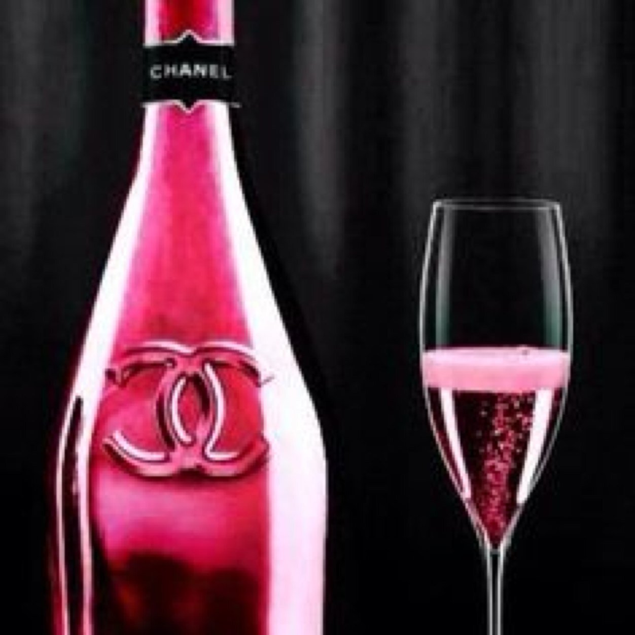 Glitter, pink, champagne, starbucks and fashion obsessed. Shopping and coffee addict.