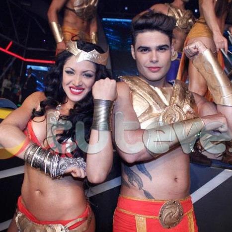 Este Twitter esta dirigido a la mejor NACION DE COMBATE. #NacionDeFuego por nuestra idola @MicheilleSoifer y su bombom y obviamente que por Eyal :D