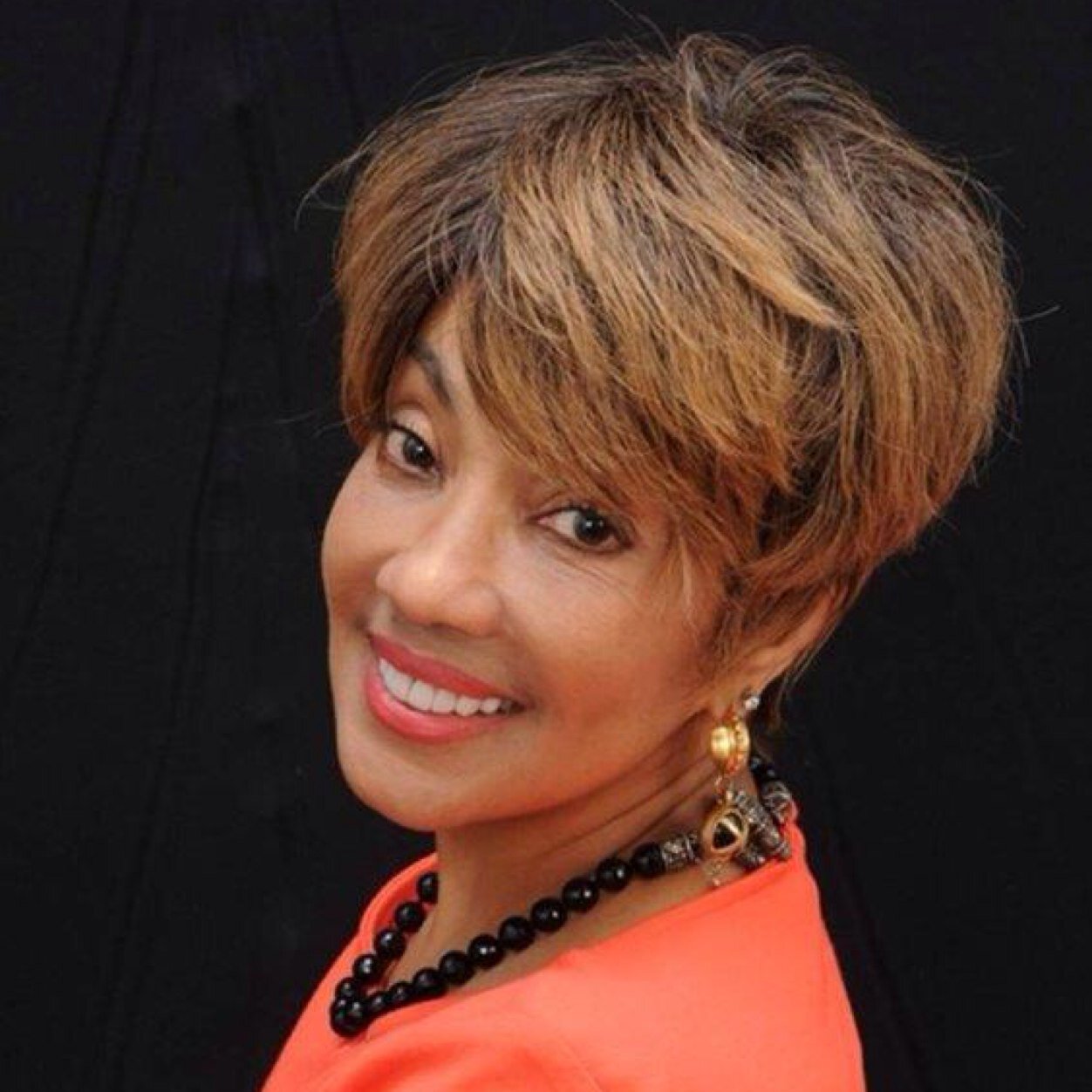 Official account for Dianne Andrews, host of In Black & White, which airs in 5 million homes in LA, MS and TX. Follow us for sneak peeks and show links!