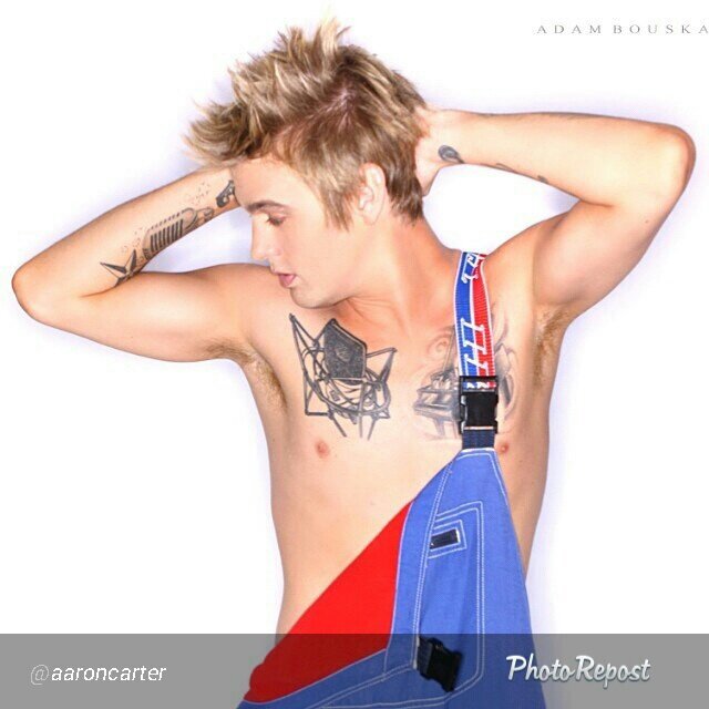 check out http://t.co/9sLnHgskiq to see the dates for @aaroncarter's Canadian tour!!