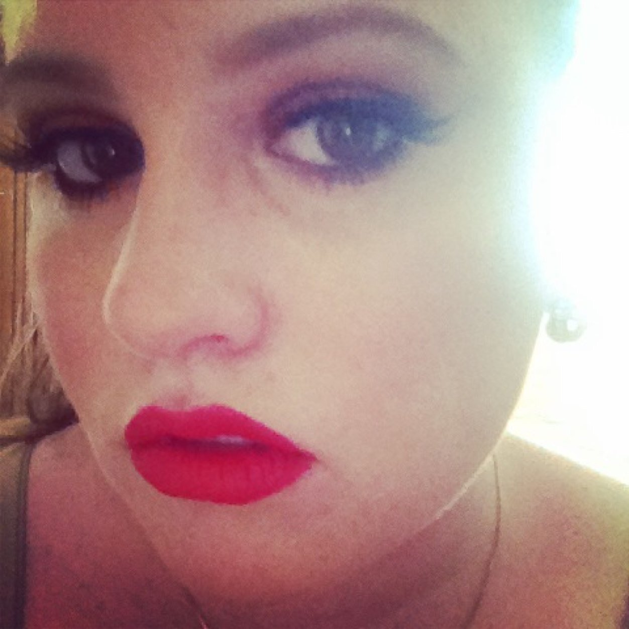 crdominguez26's profile picture. Feminist, esthetician, makeup addict