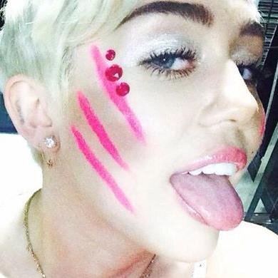 Miley my queen, Bangers my soundtrack, and Miley The Movement my movie     I follow all Smilers I find