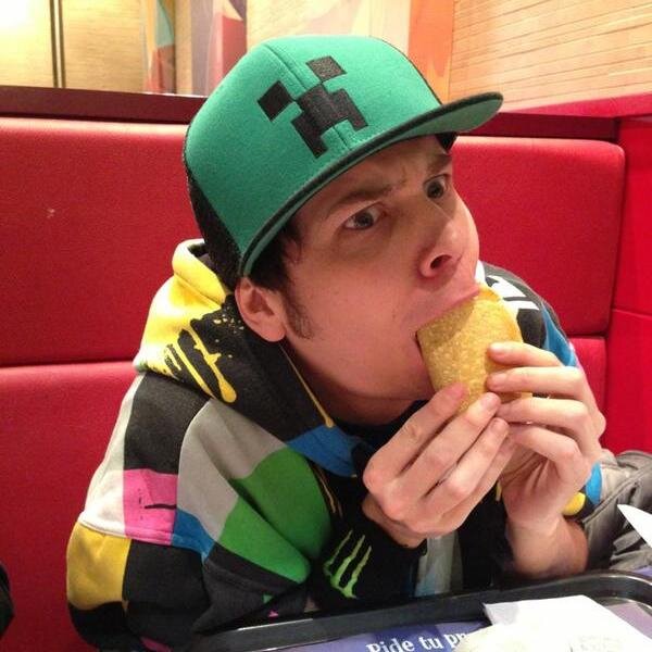 fanboy de rubius :D proximamente subire videos