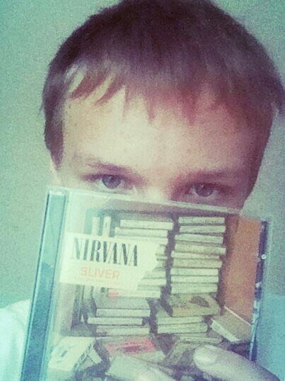 Слушаю рок,катаюсь на скейте,играю на гитаре.