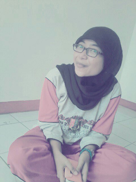 Madun B-) | Andra ({}) | Happy | BiruMuda | Superaktif | Dan wanita biasa yg tak mempunyai sayap ;;) | Dancer India B-)