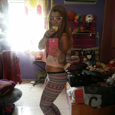 Una rubia valenciana! Como tu no hay ninguno 05-05-13 te amo .