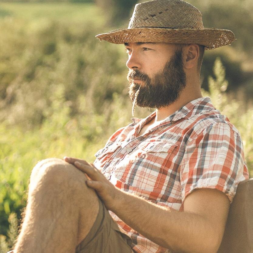Internet nerd who moved from Oslo in Norway to an olive farm Spain.
Works with concept development and communication on the web from my farm.