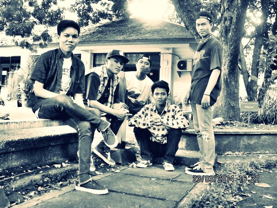 Brokedown Hardcore are : @rendyrenaldhav -  @rivaidin666 - @aimaade - Gilang - @katajemi. More Info/ContactPerson : 089505775232 Pin : 51AD1F1B