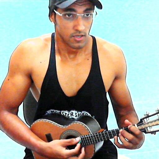 Professor de Cavaquinho profissional, cantor e compositor, http://t.co/IaRQDCPkDA