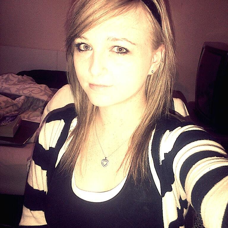 Im a goofy person who likes scary movies and crazy people :P