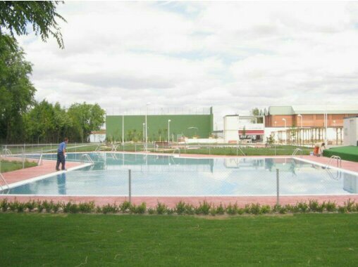 Ven a disfrutar del verano a la mejor piscina con los mejores servicios y mejores precios. TE ESPERAMOS!!