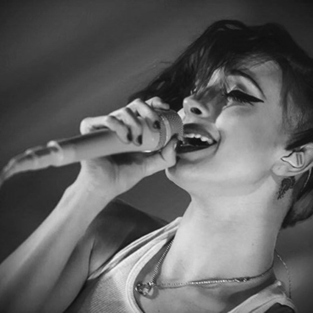 Nada lulic, 16, Australian. Inspiring artist. If you need paramore, art, and music to live FOLLOW ME