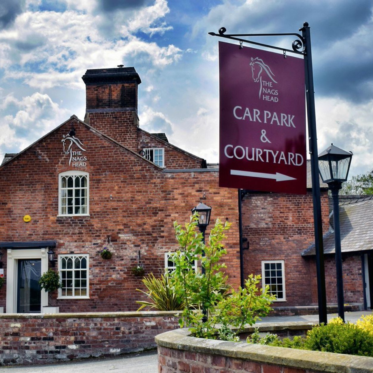 Award winning pub inn. 1 AA Rosette, 5 Star Inn, a breakfast award, AA’s pub of Wales and many more.