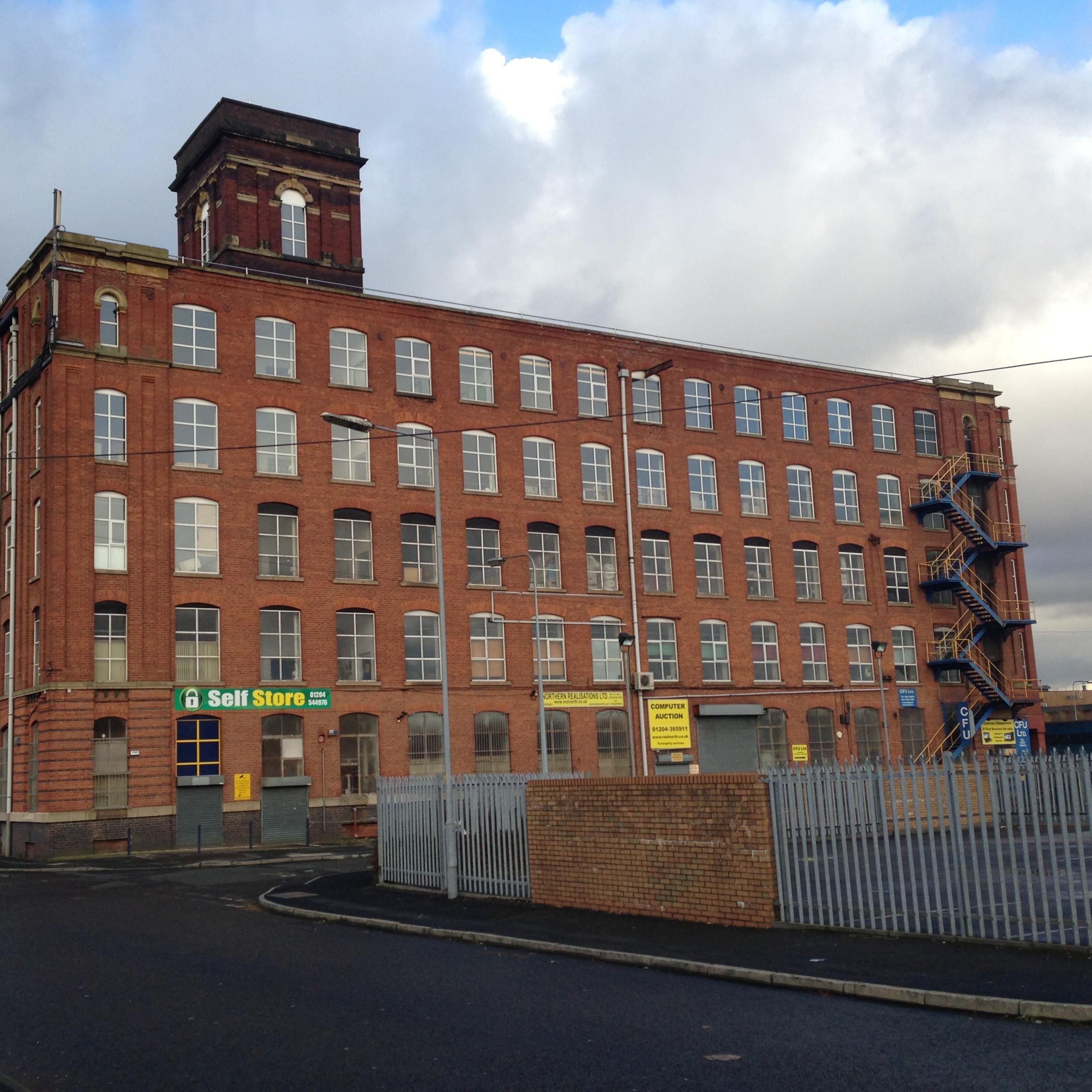 SelfStoreUK's profile picture. Experts in anything storage and shipping