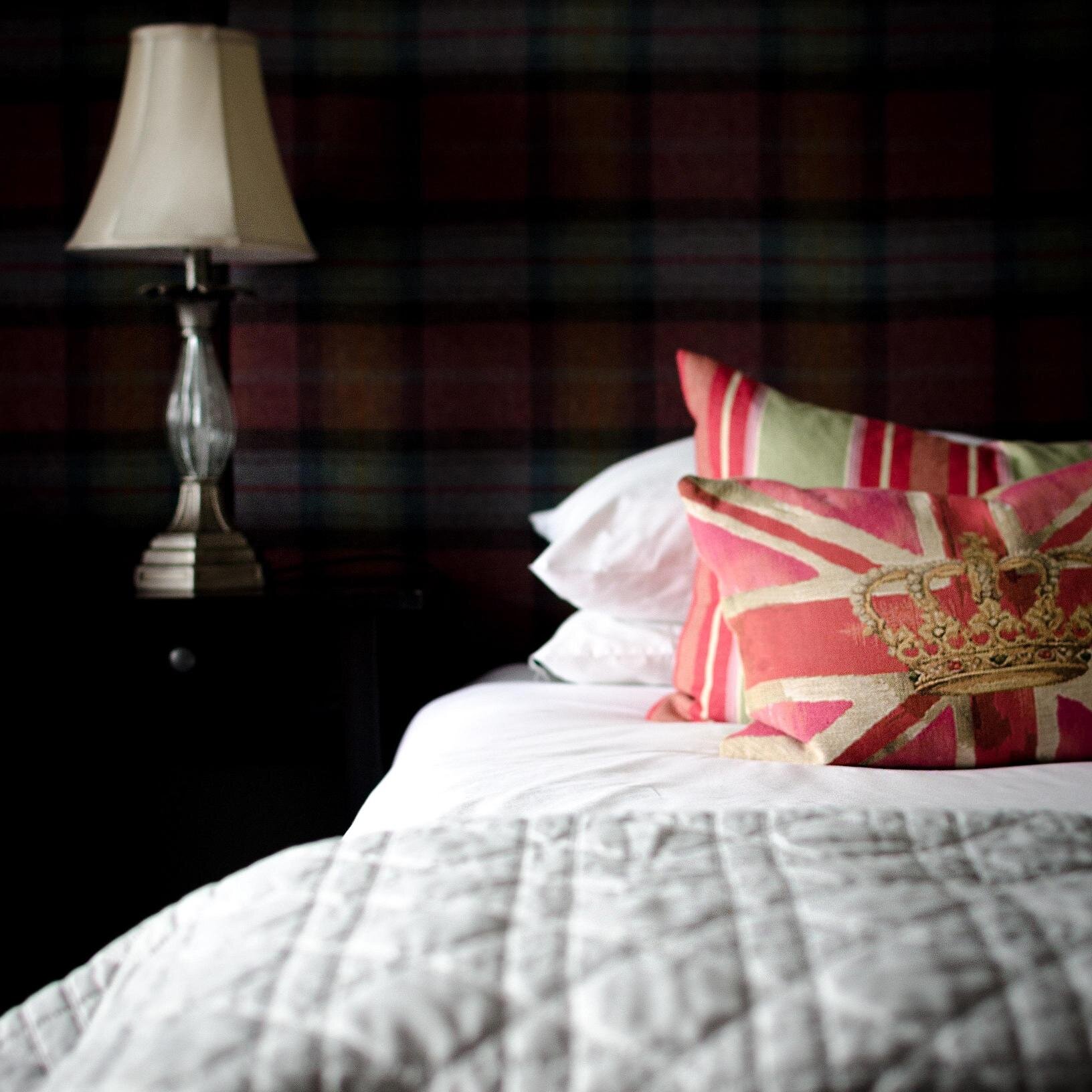 4* star gold guest house in Scotland's amazing capital city Edinburgh, with GSOH! Tel: +44 (0)131 667 5029. Instagram kingswayedin & on Facebook