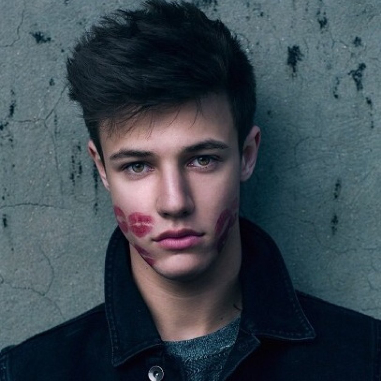 alicia1825's profile picture. I'm a believer and directioner- I love the volleyball