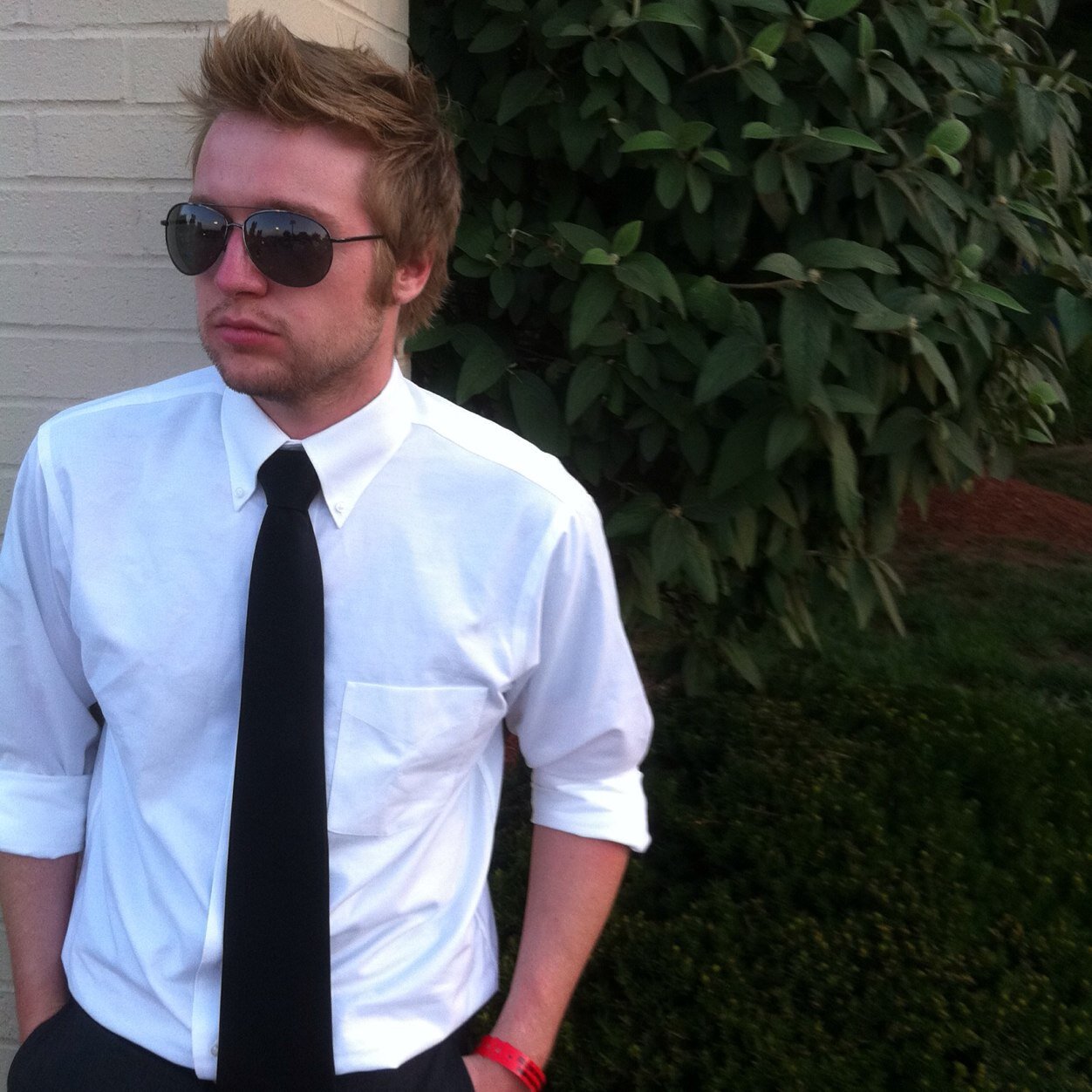 amodernmonster's profile picture. Writer. Drummer. Singer. Guitarist.