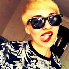 HEY I AM MILEY CYRUS TWIN OFFICIAL. FOLLOW ME AND I FOLLOW YOU BACK. #BANGERZTOURS