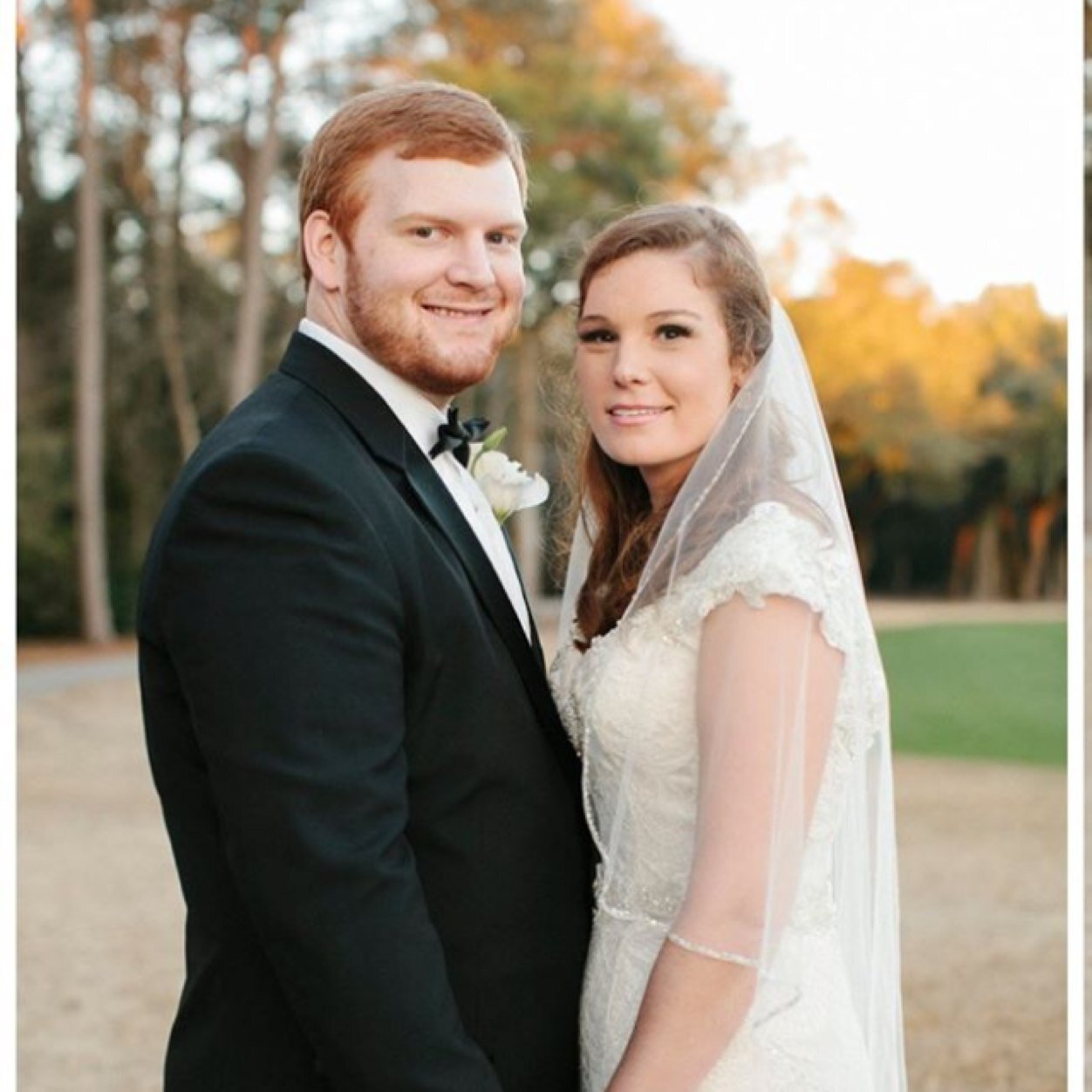 eliz_travis's profile picture. 