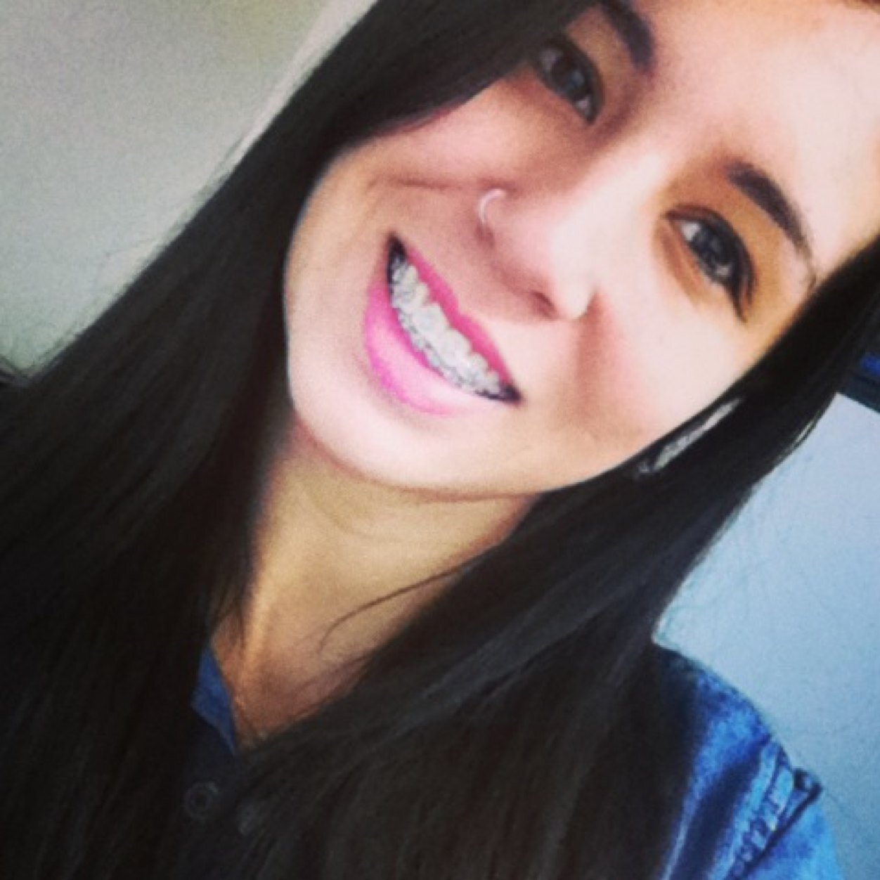 Seja feliz e não se importe com as pessoas ao seu redor, elas não sabem METADE do que acontece com você.