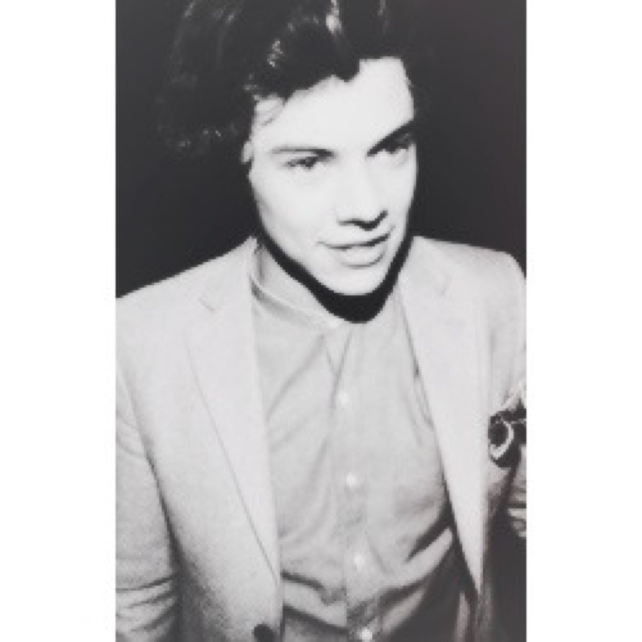 Harry styles / 20 / non piu single ma comunque sexy / zayn è mio.  / gnoma / stronza / arinana isterica