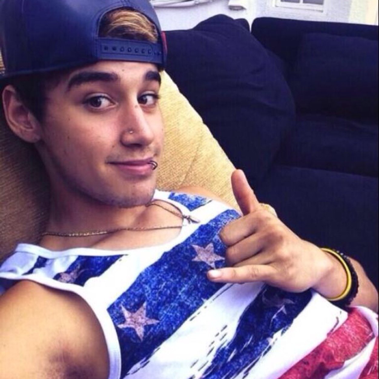 Follow me on my other acc @naked_luke  ??? Xx