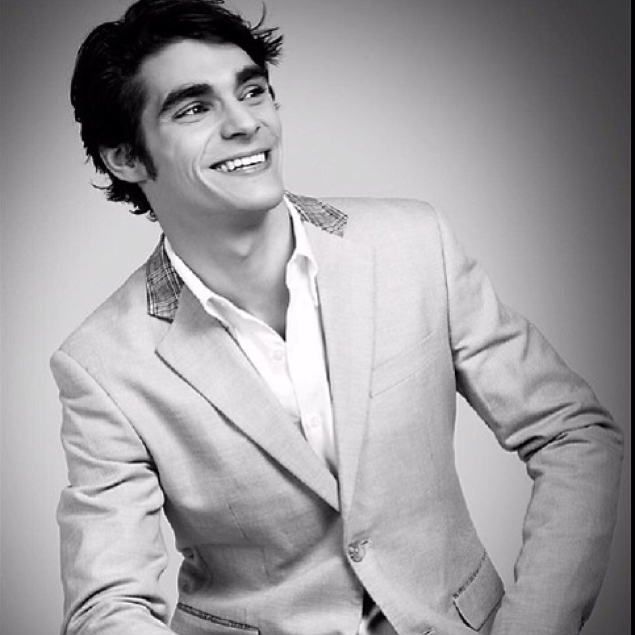 RJ Mitte Profile