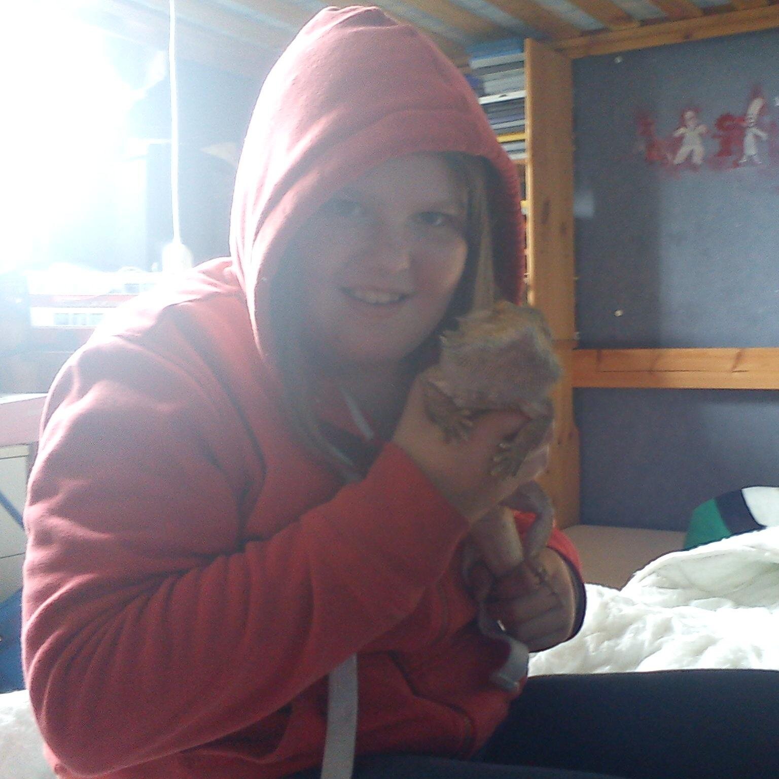 BVB4EVER111's profile picture. Moving On 
Asking Alexandria 
33333333333