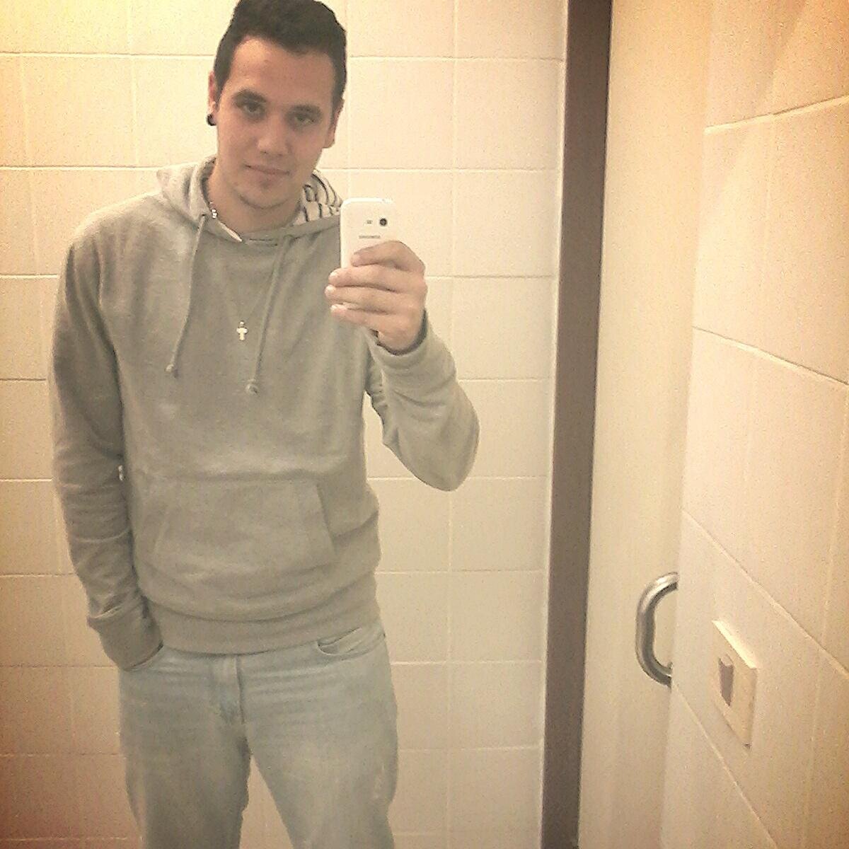 ErikNuez7's profile picture. 