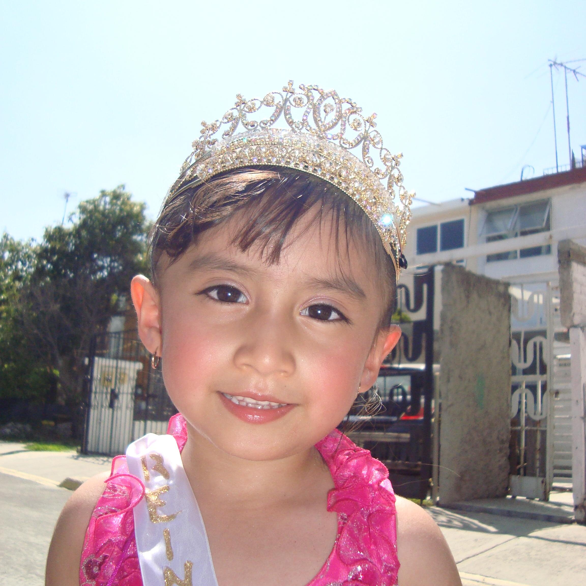 bbarron5's profile picture. En beneficio de la Educación