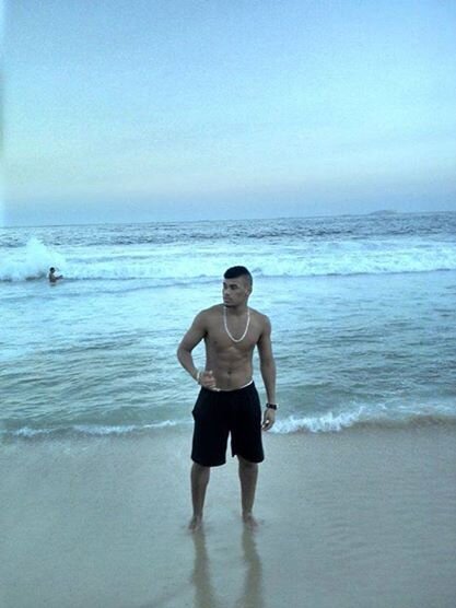 adoro  futebol  praia  churrasco  zuaaa com os  amigos