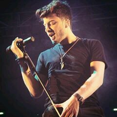 Auryn.    Nunca abandones tu sueño, solo trata de ver las señales que te lleven a él.         Blasss ♡