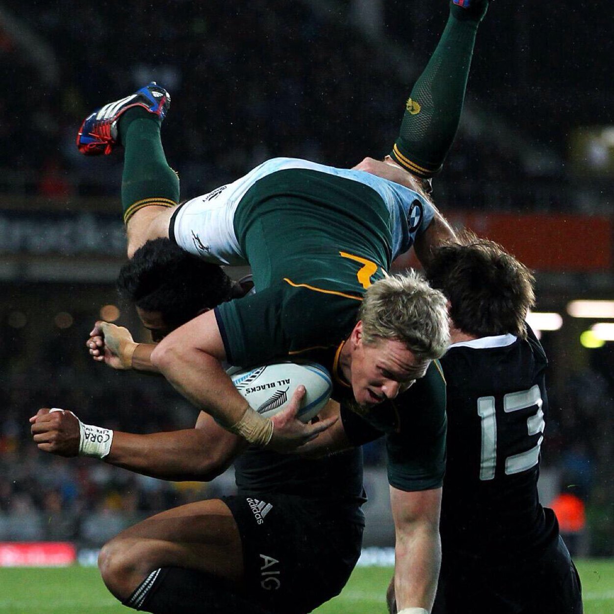 Just a guy who lives life to the fullest... I love rugby:)