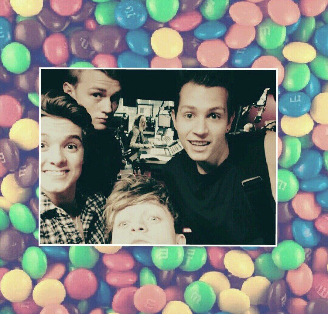 follow @StylesWildheart ask for fback THANK YOU bby The Vamps and One direction