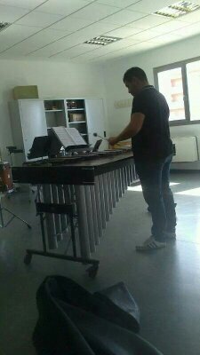 rubenpercu87's profile picture. Fallar una nota es insignificante, tocar sin pasión es imperdonable. Componente de la @SUMAlmoradi