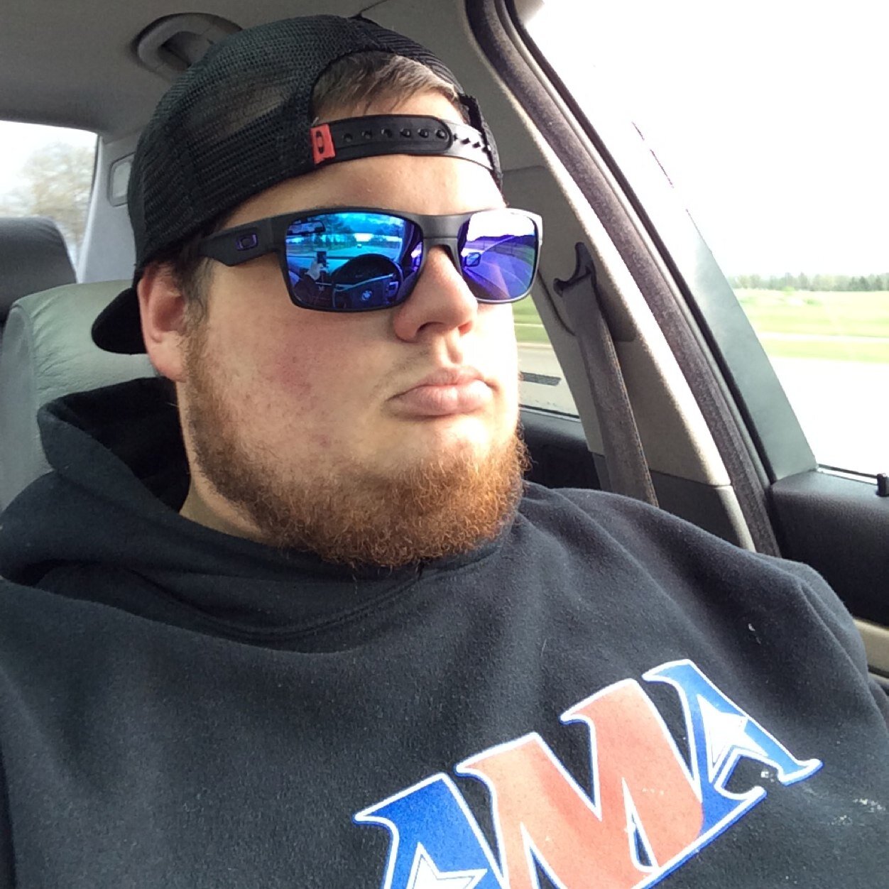 22 years old, like to work on race cars, also love Mx but mainly ARENACROSS