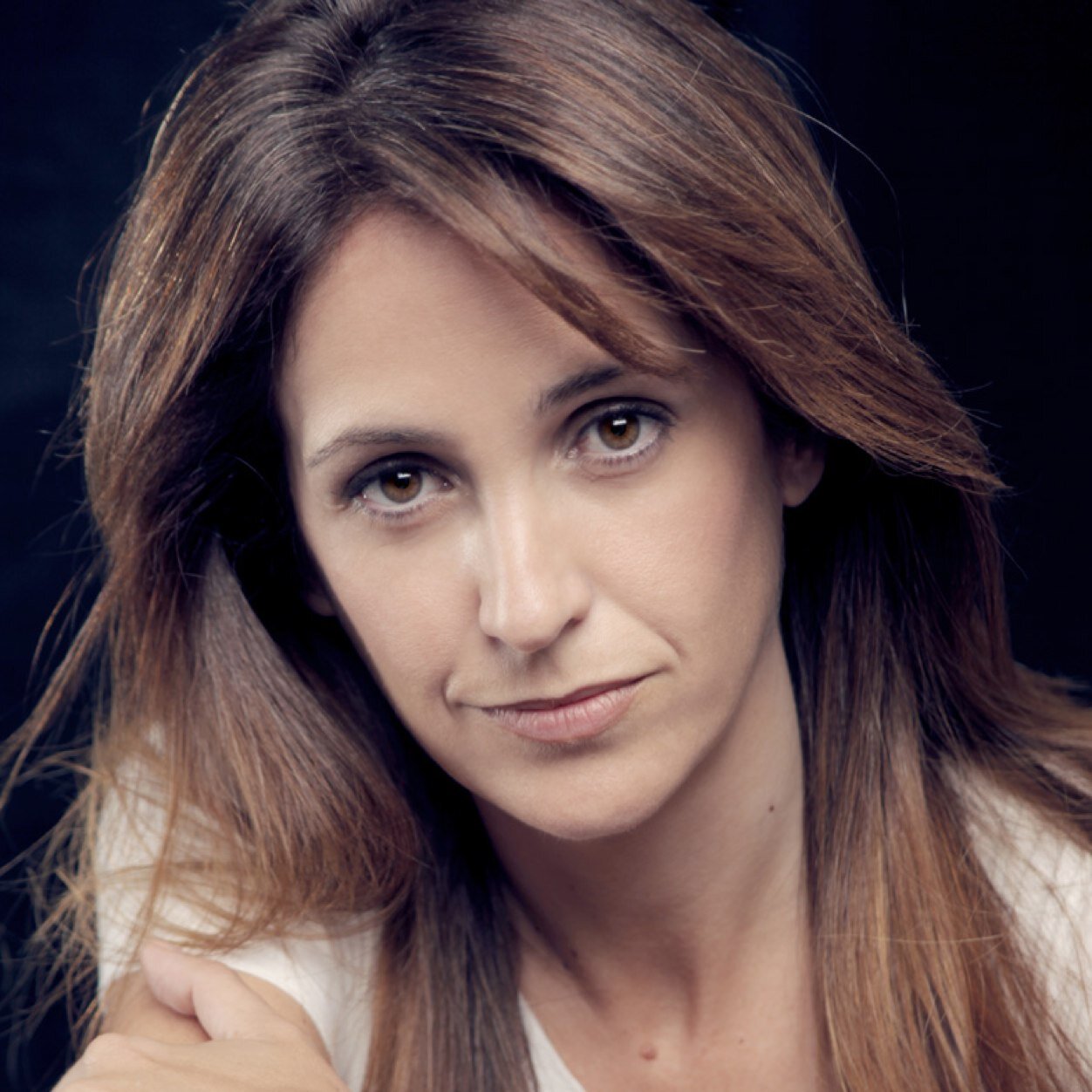 Twitter oficial de Ana Escribano. En Facebook  Ana Escribano Actriz.