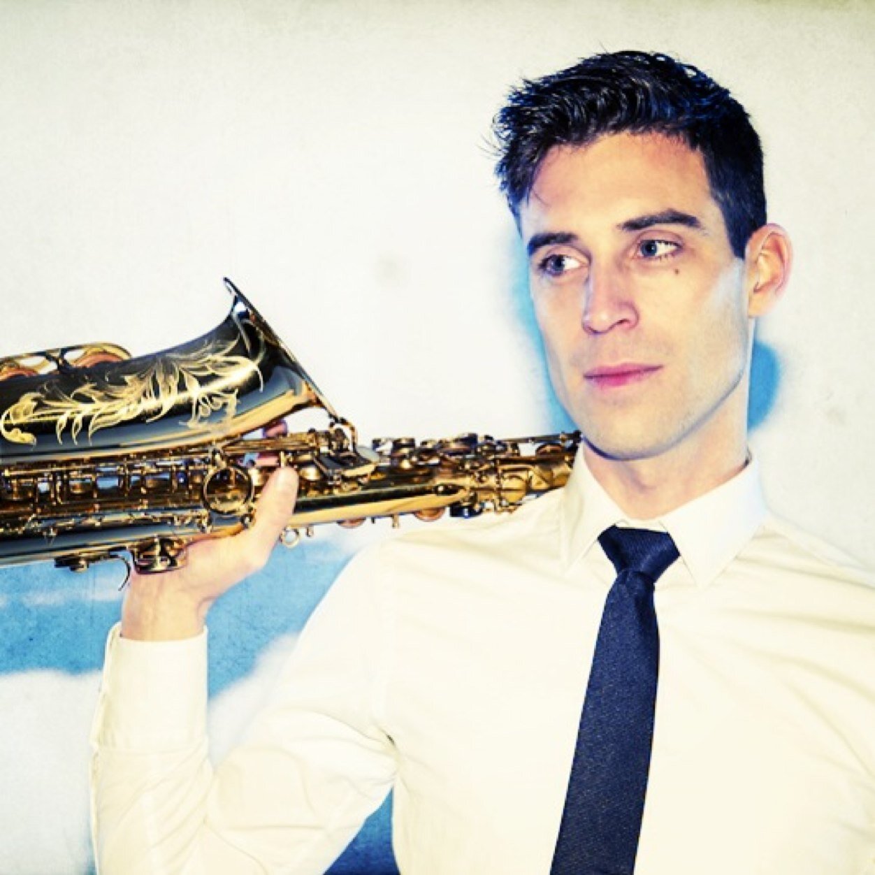 ArraySax's profile picture. Just the happiest guy in the world when playing sax :-)