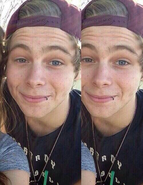 Hi, im a fan account for 5SOS and Luke... I think.
