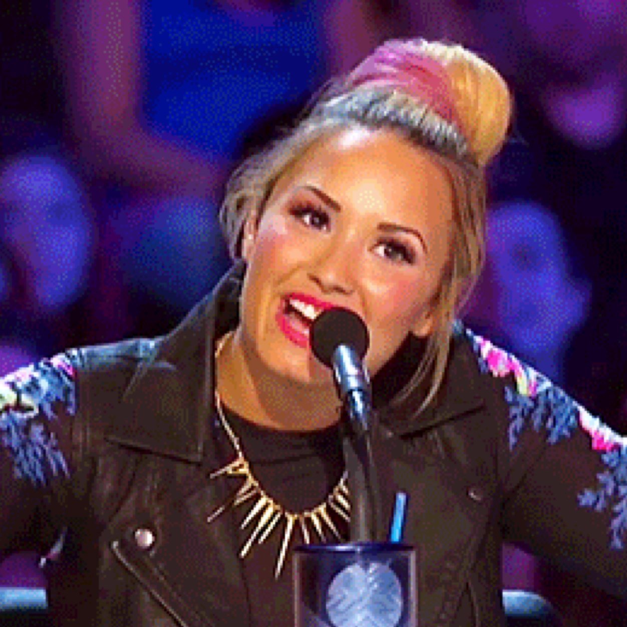 Free follow! Now go follow @Demi_Reactions :)